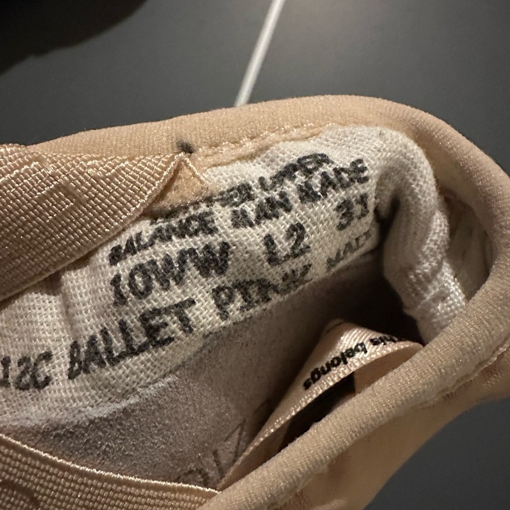 Kids Tan Ballet Shoes 10WW - Picture 3 of 3